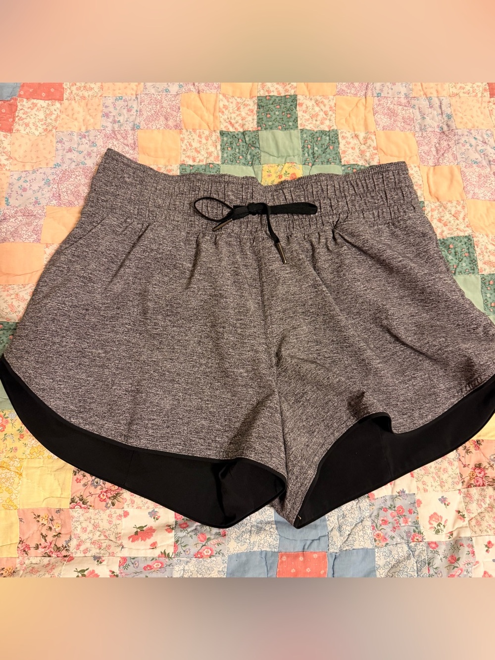 Lululemon Women's chose a side short Grey and black Athletic Shorts size 6.